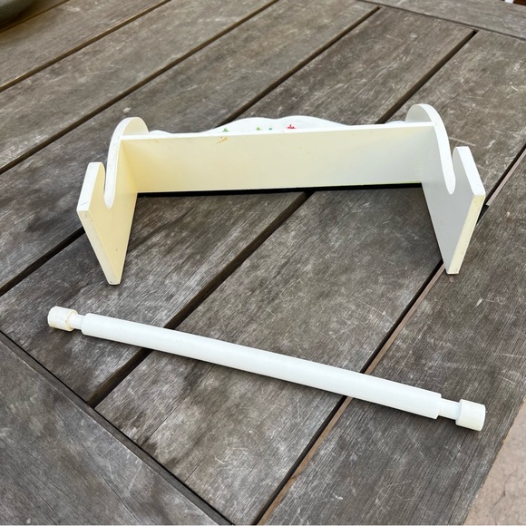 Vintage 3D Cow Farmhouse Themed Wooden Shelf Paper Towel Holder Wall Hanging - Picture 6 of 10